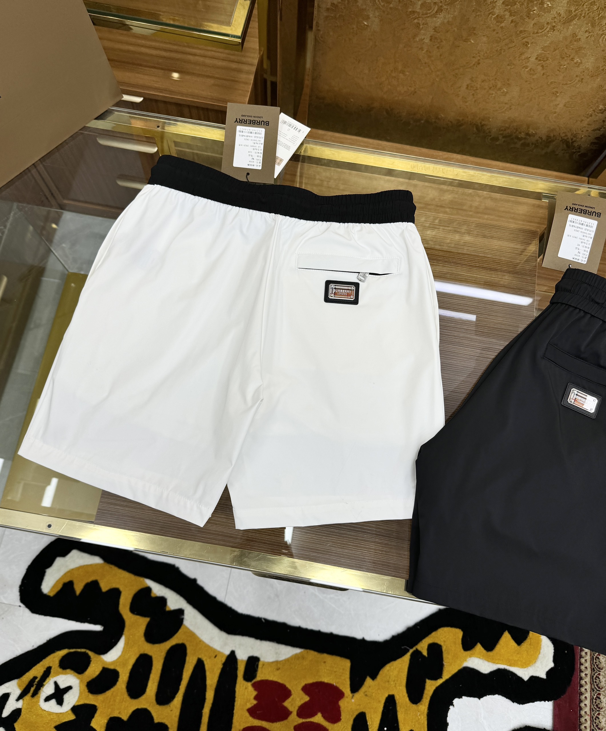 Quần short gió Burberry BBR họa tiết logo TB lính cưỡi ngựa thêu full Like Auth 1-1 on web CD MK